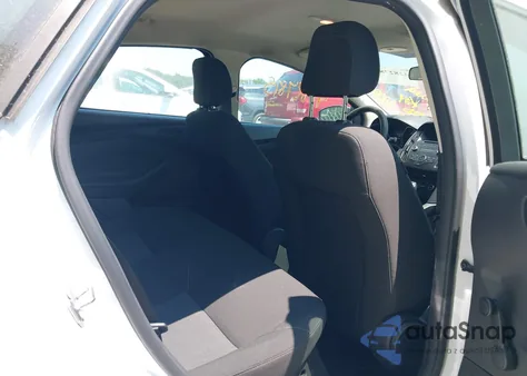 2015 Ford Focus S z USA, uszkodzony, nr VIN 1FADP3E20FL360312